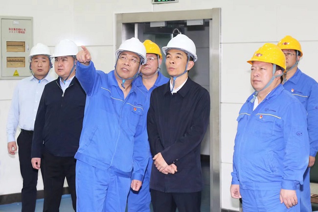 新安縣委副書記、代縣長崔占科到萬基控股集團(tuán)調(diào)研